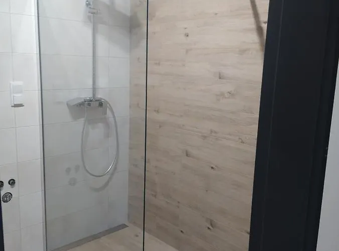 Nowoczesny Krolowej Jadwigi Daire *