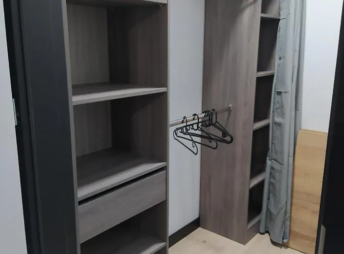 Nowoczesny Krolowej Jadwigi Daire