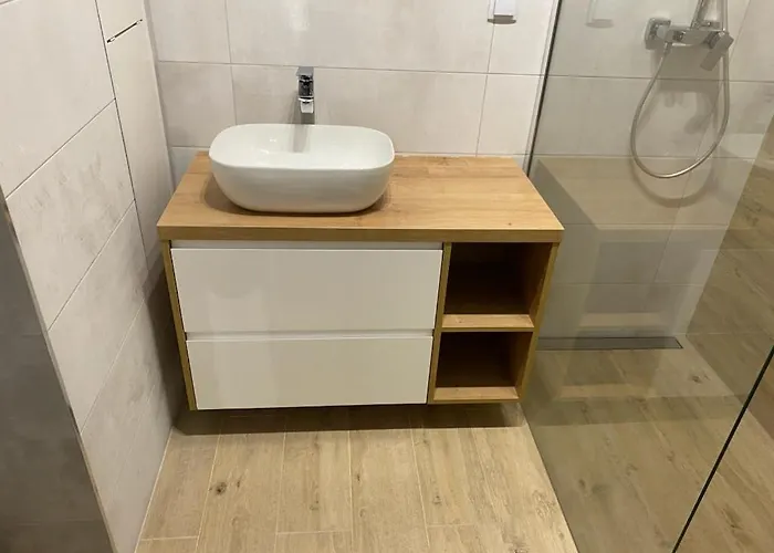 Nowoczesny Krolowej Jadwigi Daire *