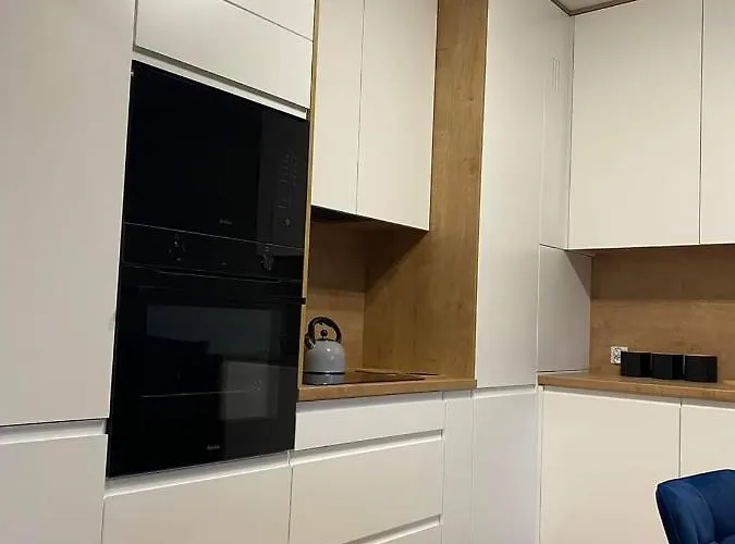 Nowoczesny Krolowej Jadwigi Daire