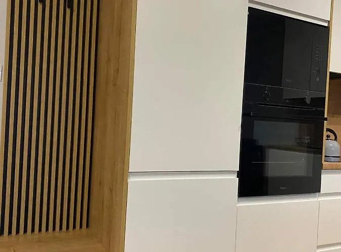 Nowoczesny Krolowej Jadwigi Daire