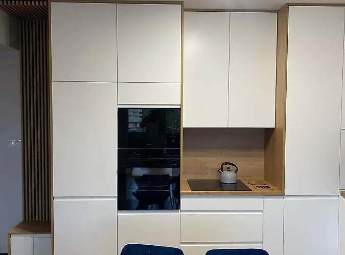 Nowoczesny Krolowej Jadwigi Daire *